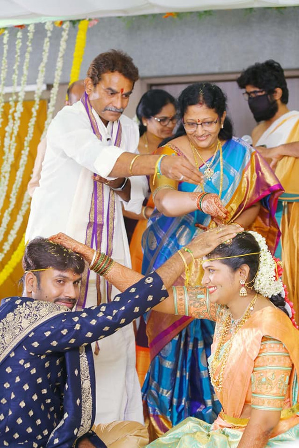 producer vallurupalli ramesh son raghavendra maharshis wedding photo gallery - Sakshi23