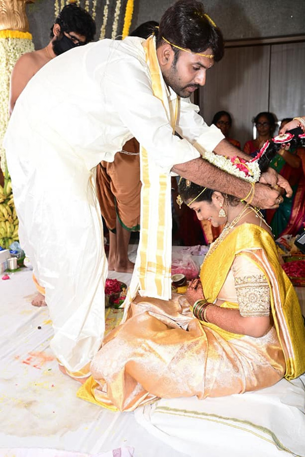 producer vallurupalli ramesh son raghavendra maharshis wedding photo gallery - Sakshi31