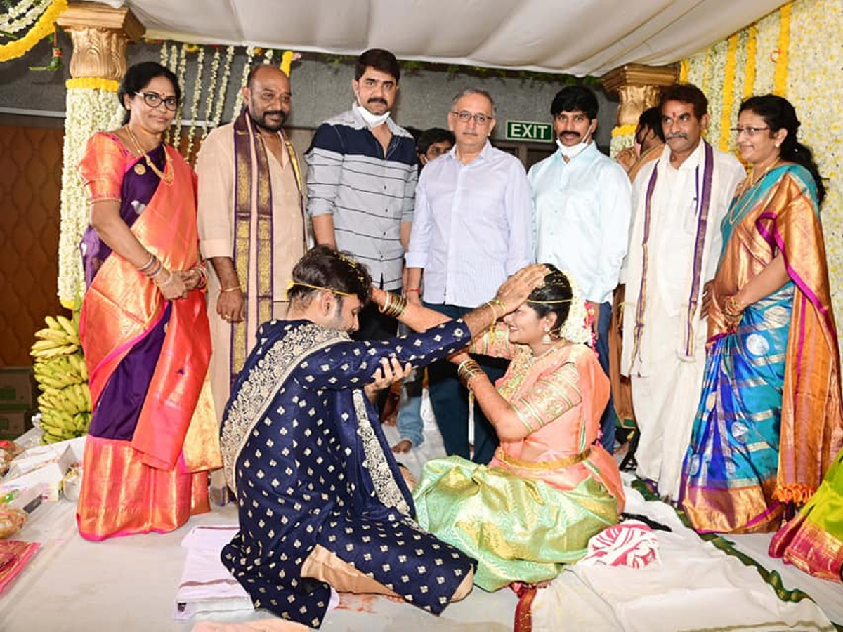 producer vallurupalli ramesh son raghavendra maharshis wedding photo gallery - Sakshi4