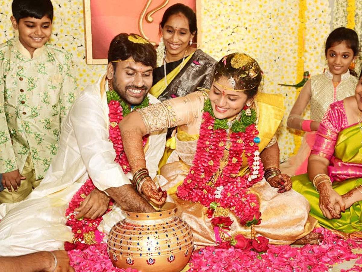 producer vallurupalli ramesh son raghavendra maharshis wedding photo gallery - Sakshi5