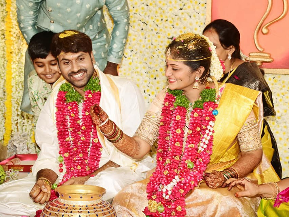 producer vallurupalli ramesh son raghavendra maharshis wedding photo gallery - Sakshi9