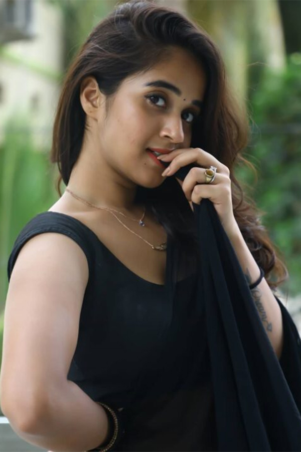 Actress Deepthi Sunaina exclusive photo gallery - Sakshi12