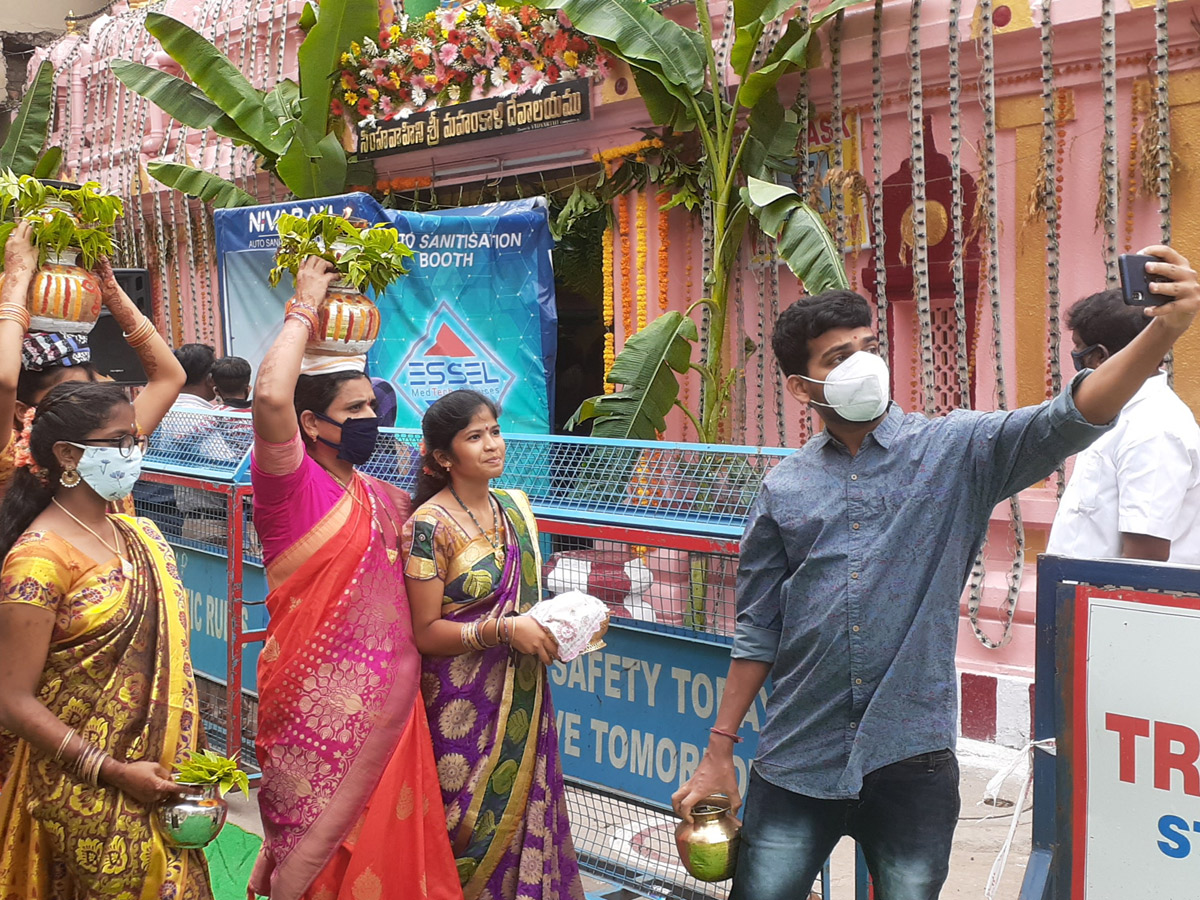 bonalu celebrations in hyderabad Photo Gallery - Sakshi11