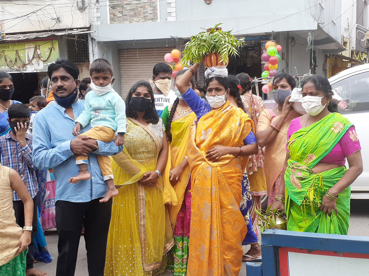 bonalu celebrations in hyderabad Photo Gallery - Sakshi12