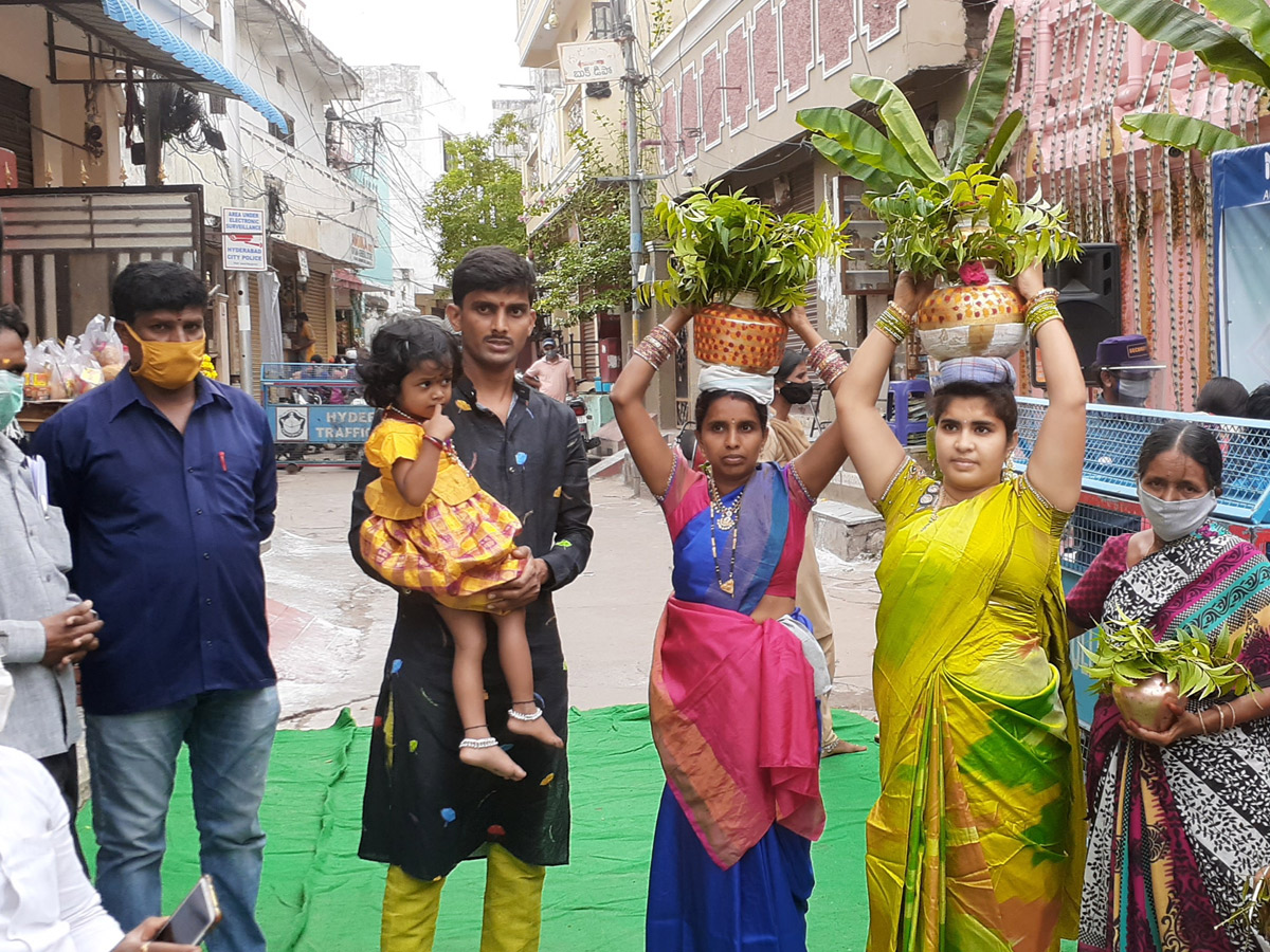 bonalu celebrations in hyderabad Photo Gallery - Sakshi13