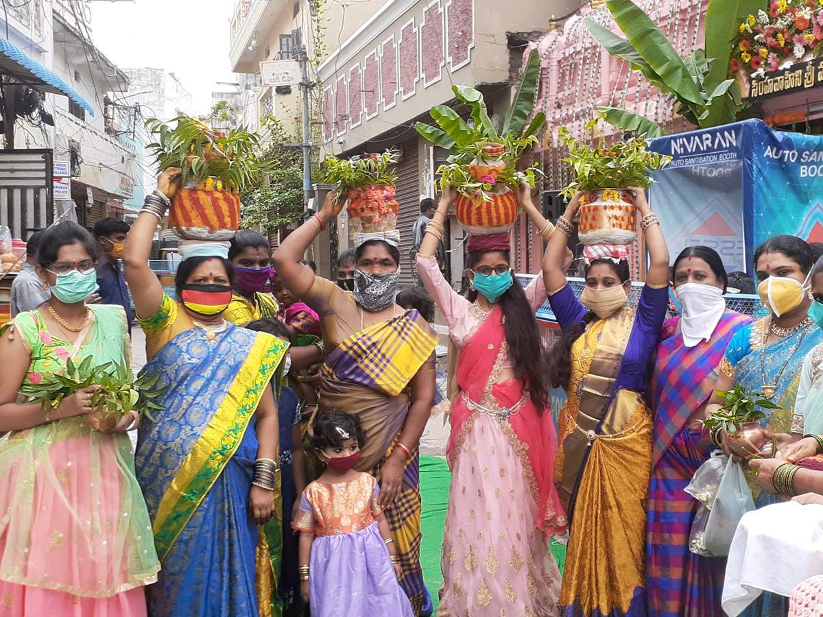 bonalu celebrations in hyderabad Photo Gallery - Sakshi1