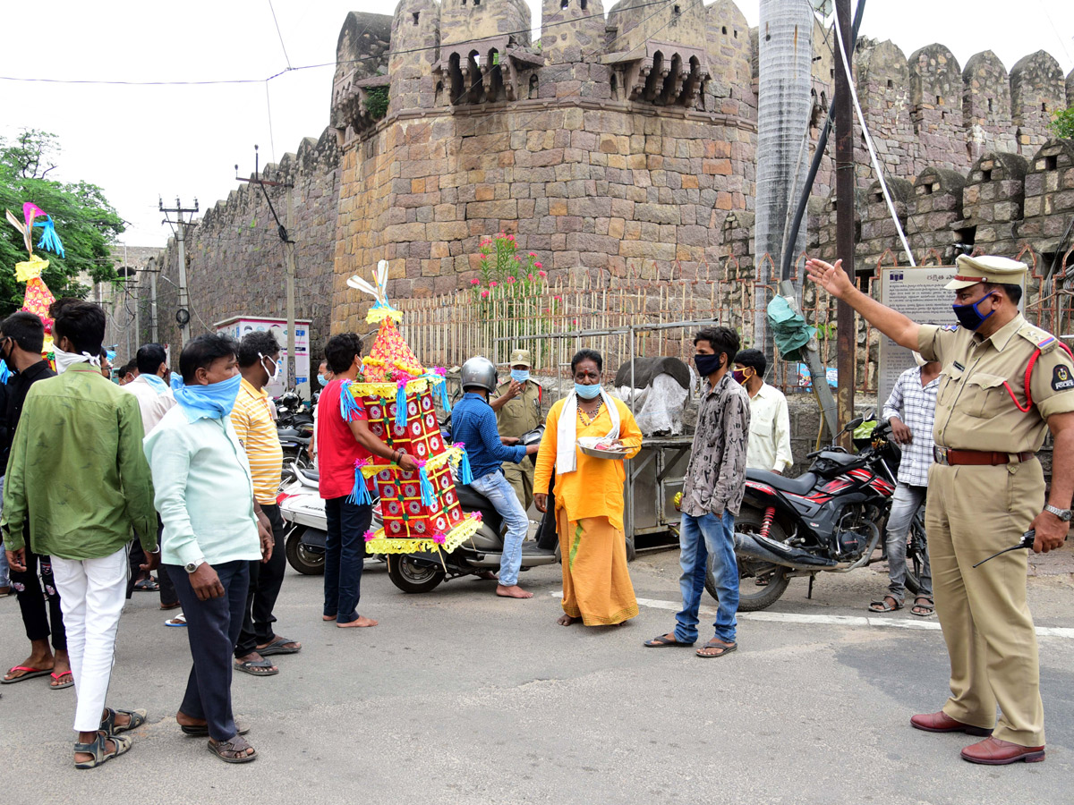 bonalu celebrations in hyderabad Photo Gallery - Sakshi7