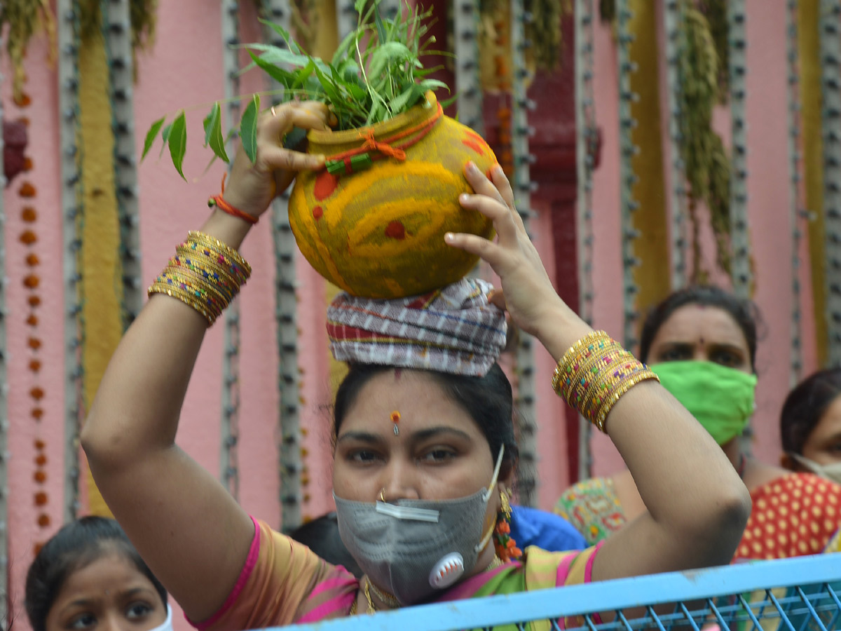 bonalu celebrations in hyderabad Photo Gallery - Sakshi10