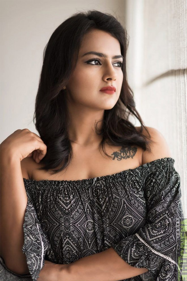 jersey heroine Shraddha Srinath Photo Gallery - Sakshi24