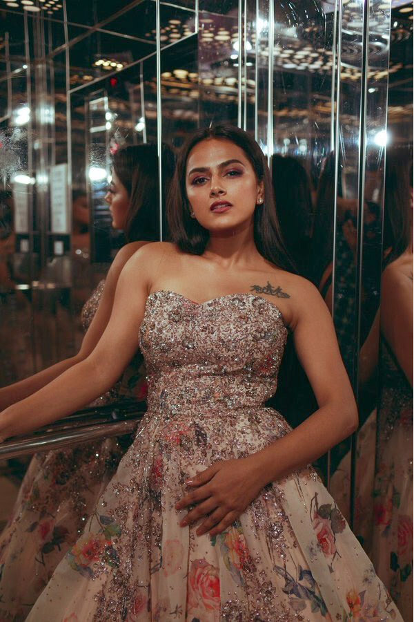 jersey heroine Shraddha Srinath Photo Gallery - Sakshi29