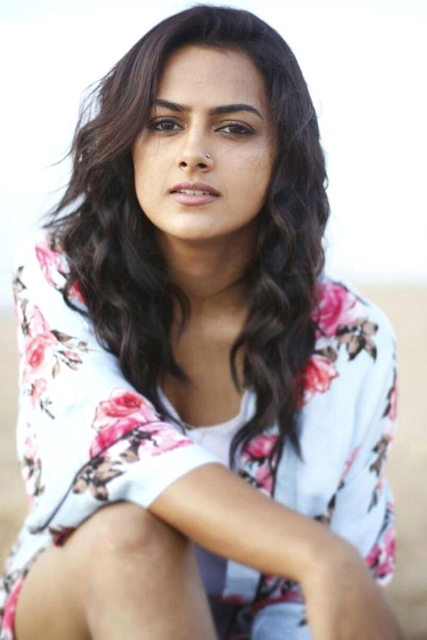 jersey heroine Shraddha Srinath Photo Gallery - Sakshi10