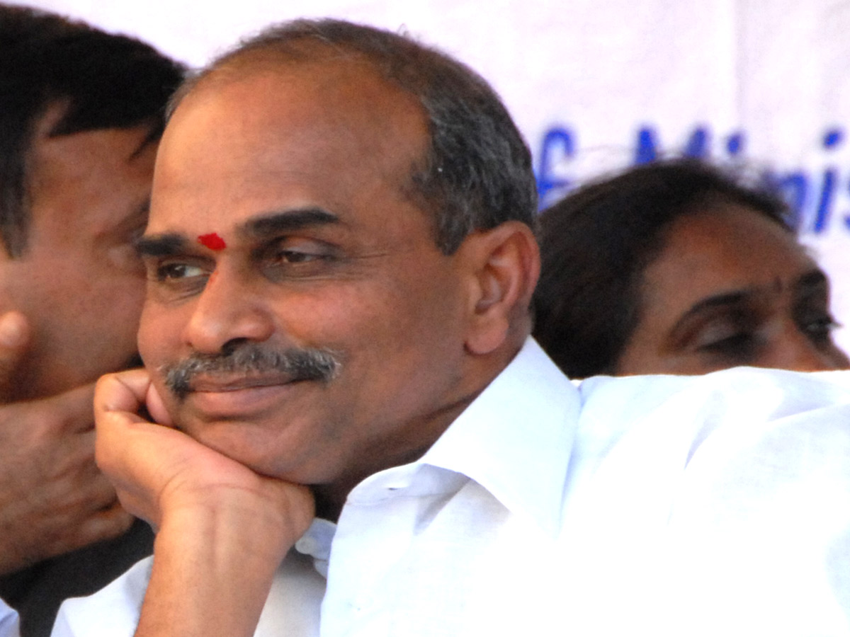 YS Rajasekhara Reddy and YS Jagan Mohan Reddy Photos Gallery - Sakshi2