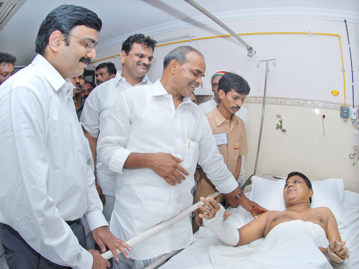 YS Rajasekhara Reddy and YS Jagan Mohan Reddy Photos Gallery - Sakshi12