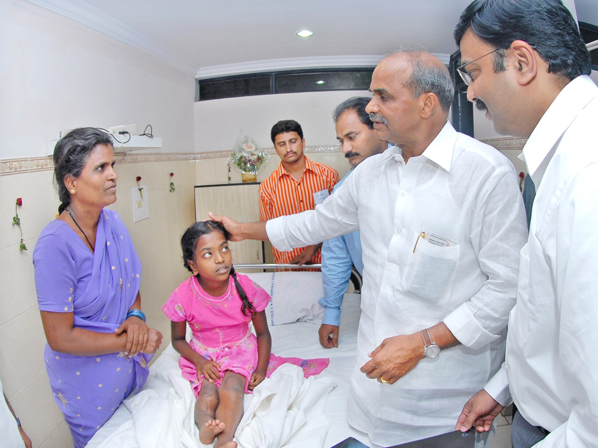 YS Rajasekhara Reddy and YS Jagan Mohan Reddy Photos Gallery - Sakshi14