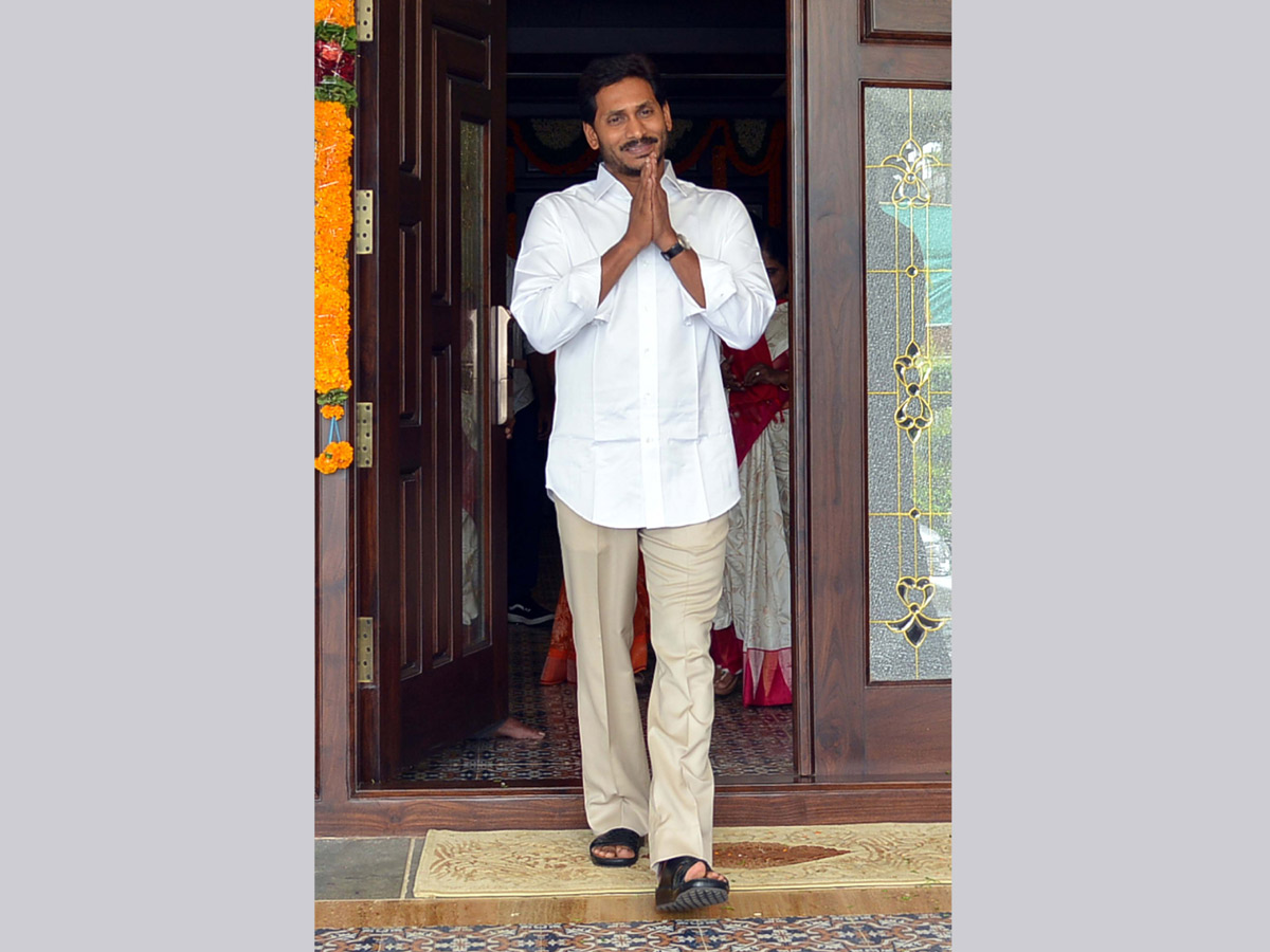 YS Rajasekhara Reddy and YS Jagan Mohan Reddy Photos Gallery - Sakshi17