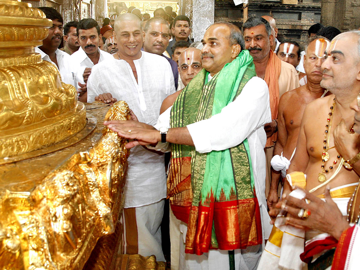 YS Rajasekhara Reddy and YS Jagan Mohan Reddy Photos Gallery - Sakshi32