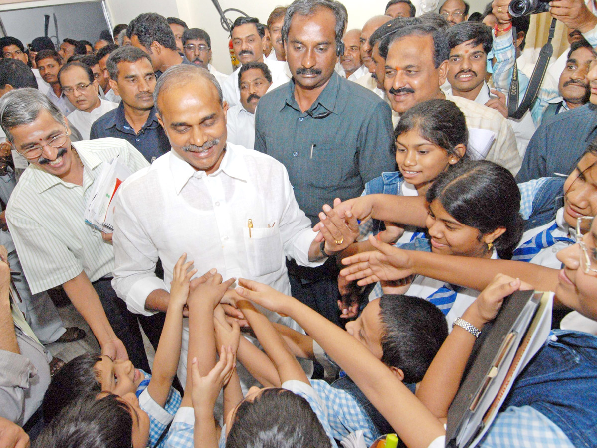 YS Rajasekhara Reddy and YS Jagan Mohan Reddy Photos Gallery - Sakshi34