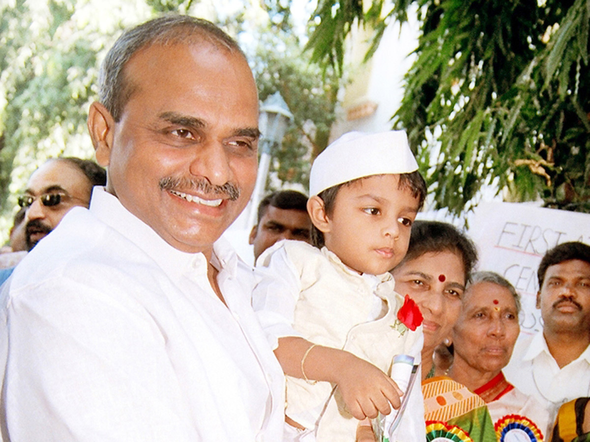 YS Rajasekhara Reddy and YS Jagan Mohan Reddy Photos Gallery - Sakshi8