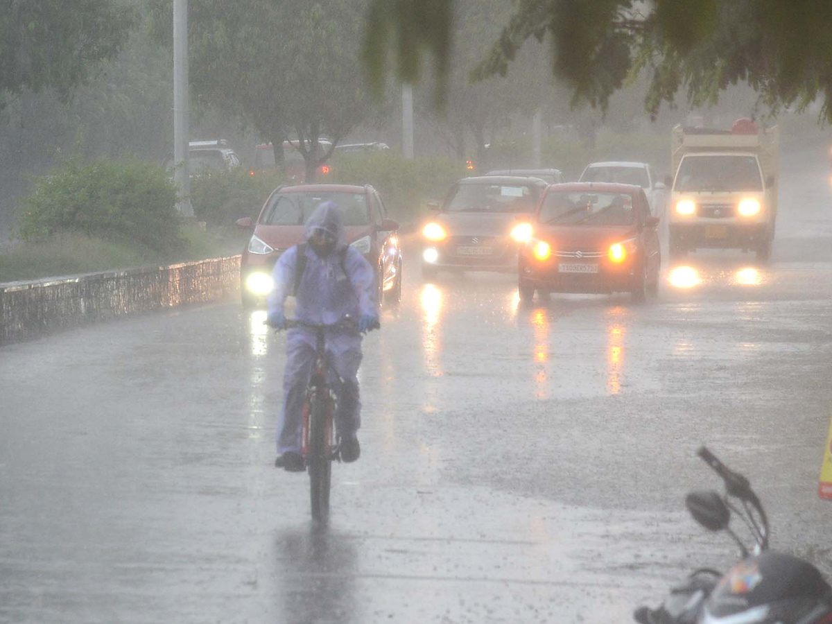 Heavy rain lashes Hyderabad Photo Gallery - Sakshi5