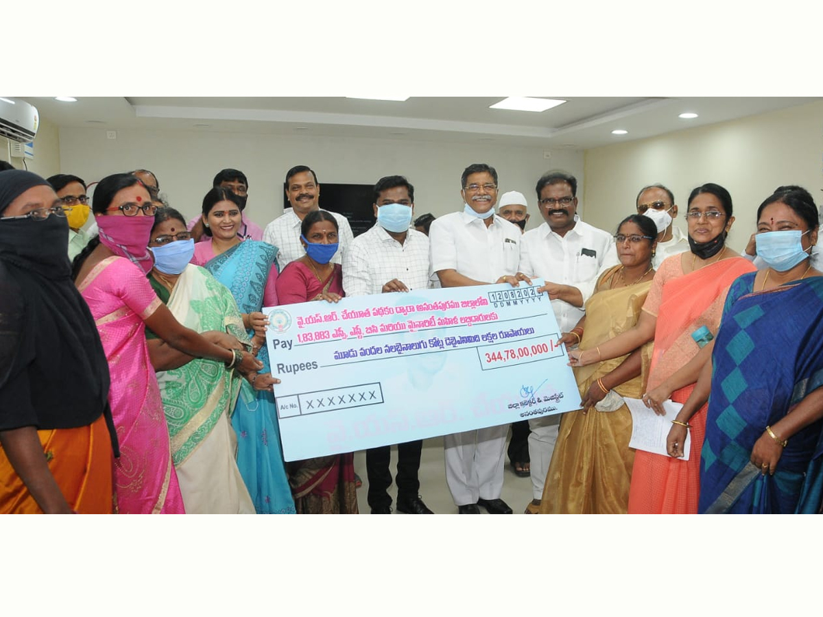 CM YS Jagan Launched YSR Cheyutha Scheme In Tadepalli Photo Gallery - Sakshi7