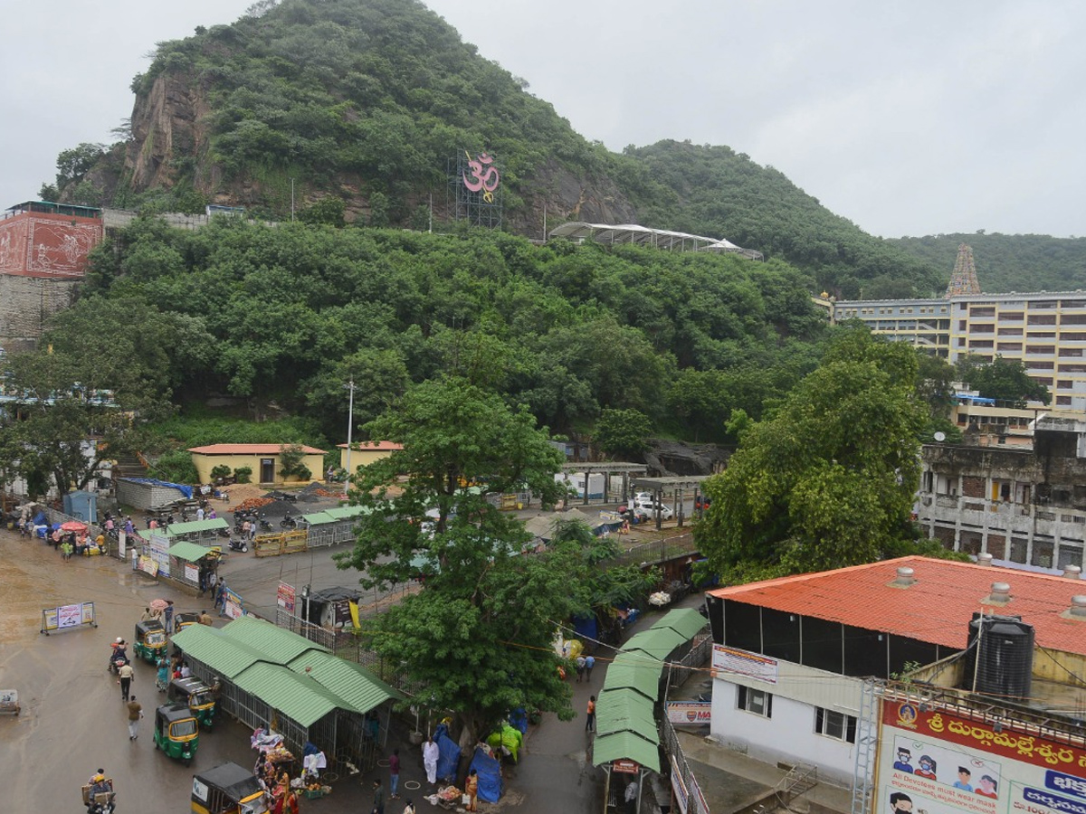 Sravana Sukravaram Celebrations at Durga Temple in Vijayawada Photo Gallery - Sakshi13