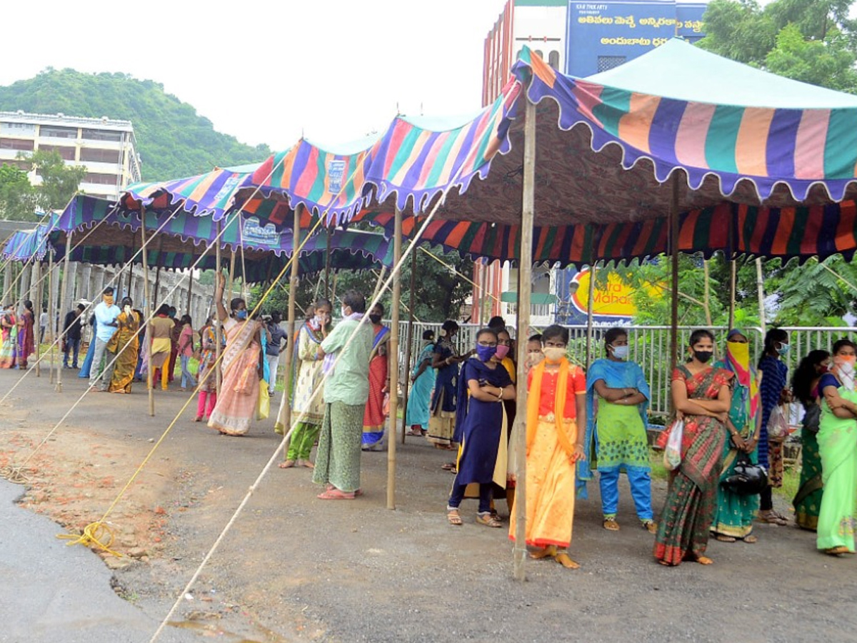 Sravana Sukravaram Celebrations at Durga Temple in Vijayawada Photo Gallery - Sakshi15