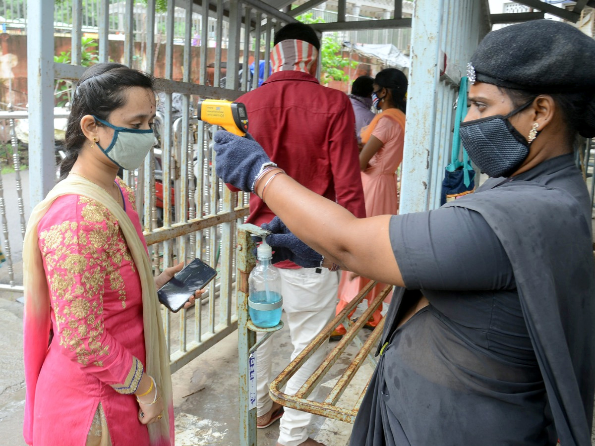 Sravana Sukravaram Celebrations at Durga Temple in Vijayawada Photo Gallery - Sakshi5