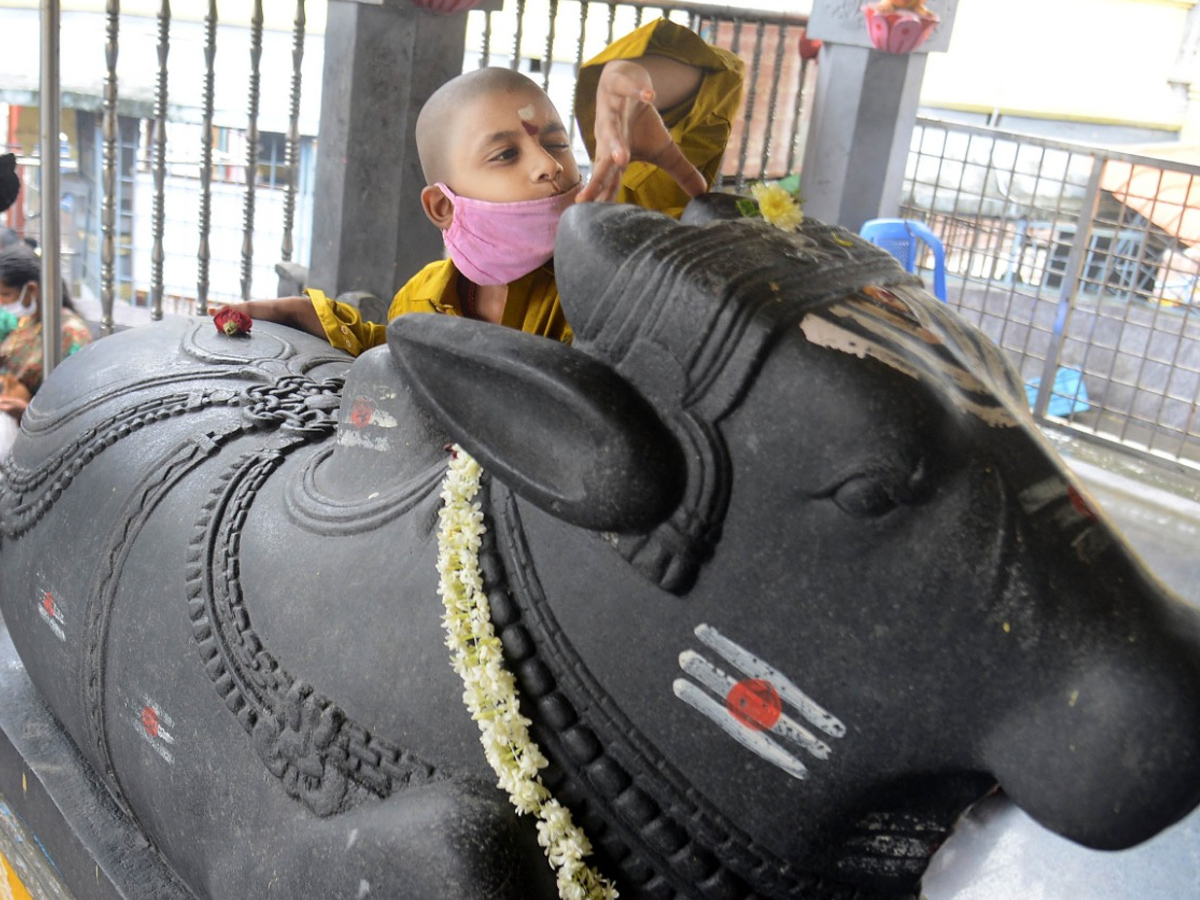 Sravana Sukravaram Celebrations at Durga Temple in Vijayawada Photo Gallery - Sakshi6