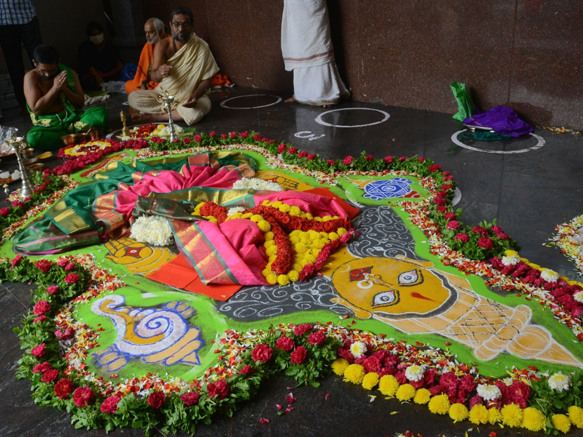 Sravana Sukravaram Celebrations at Durga Temple in Vijayawada Photo Gallery - Sakshi7