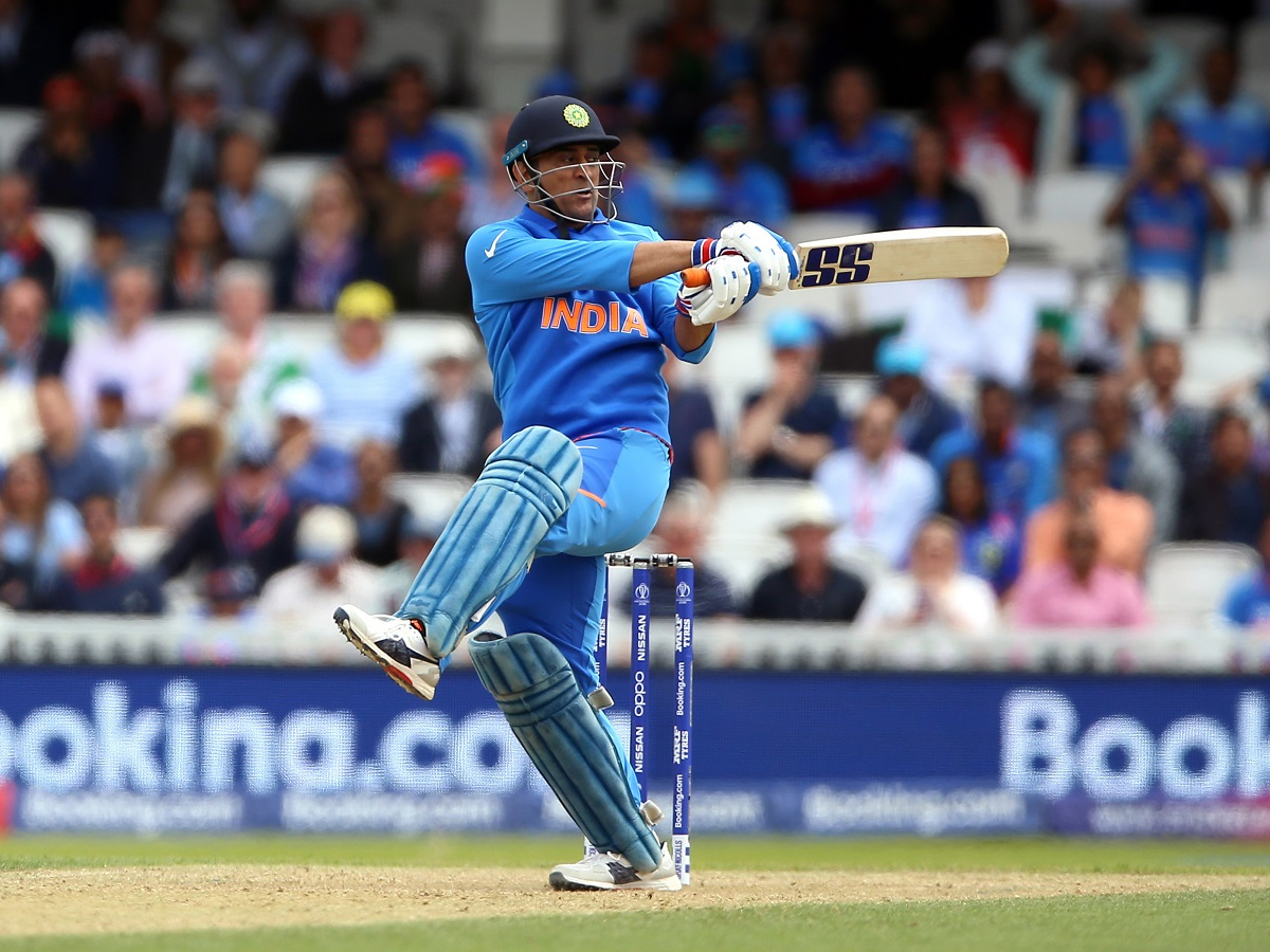 MS Dhoni announces retirement - Sakshi27