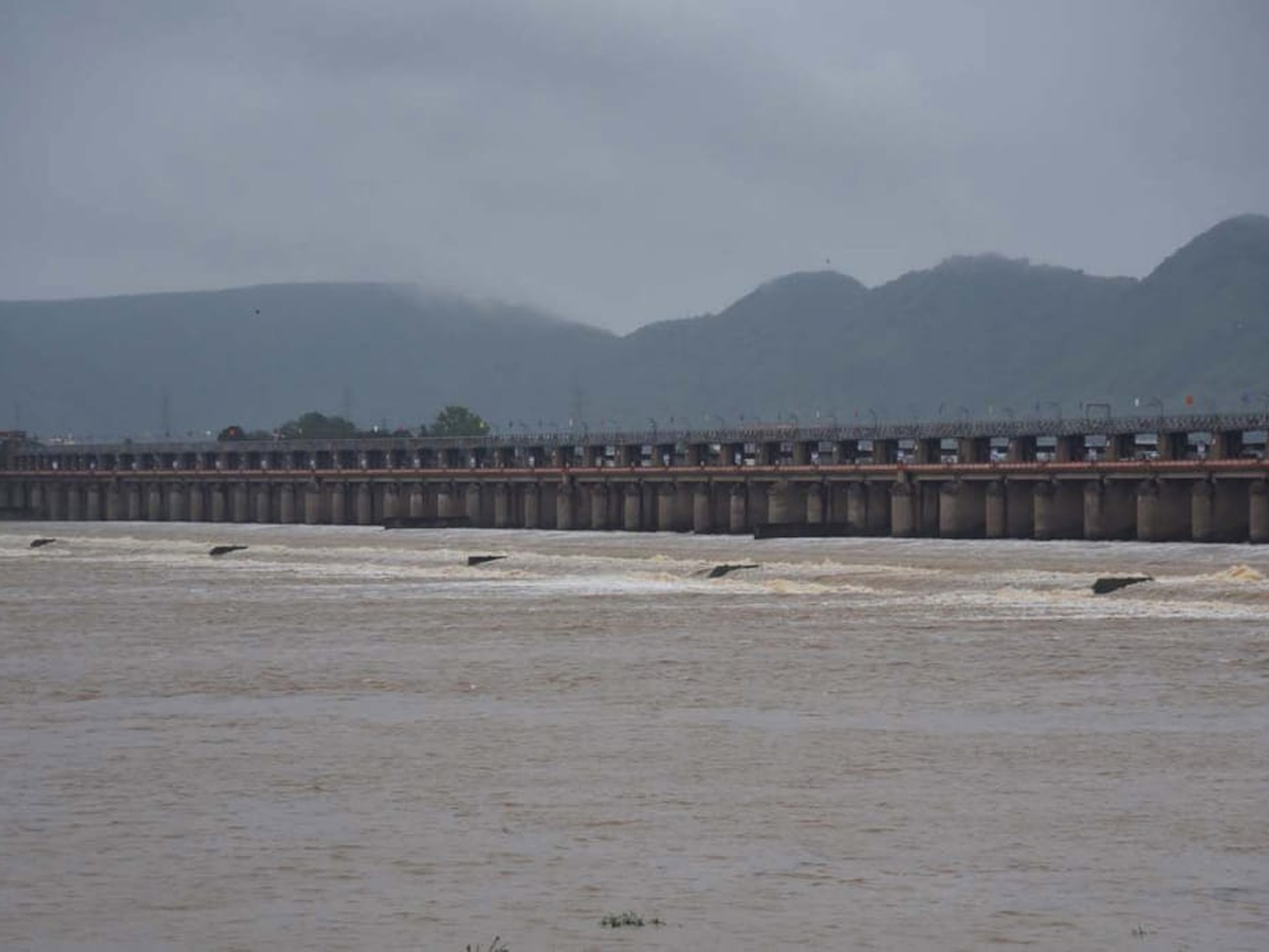 Prakasam Barrage 60 Gates Lifted In Krishna District - Sakshi3