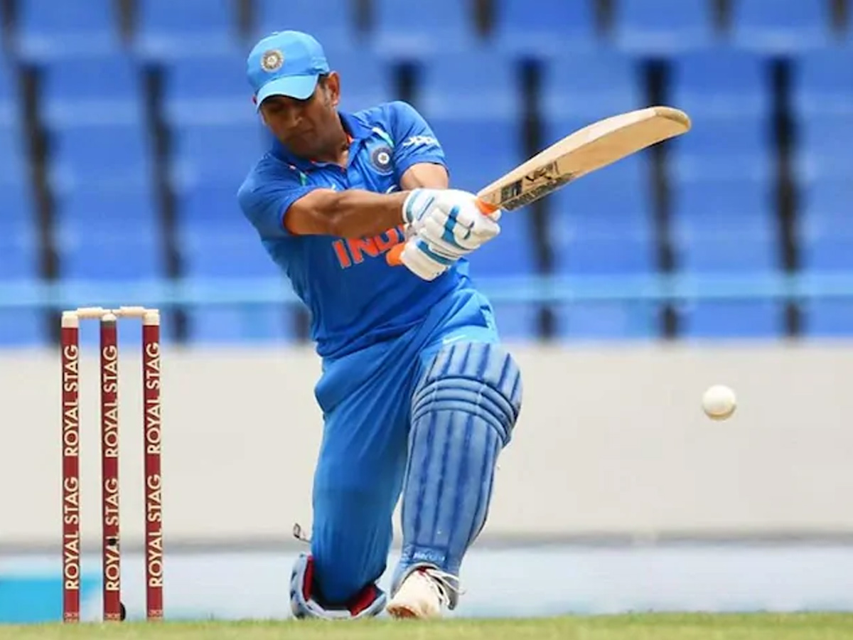 MS Dhoni announces retirement - Sakshi17