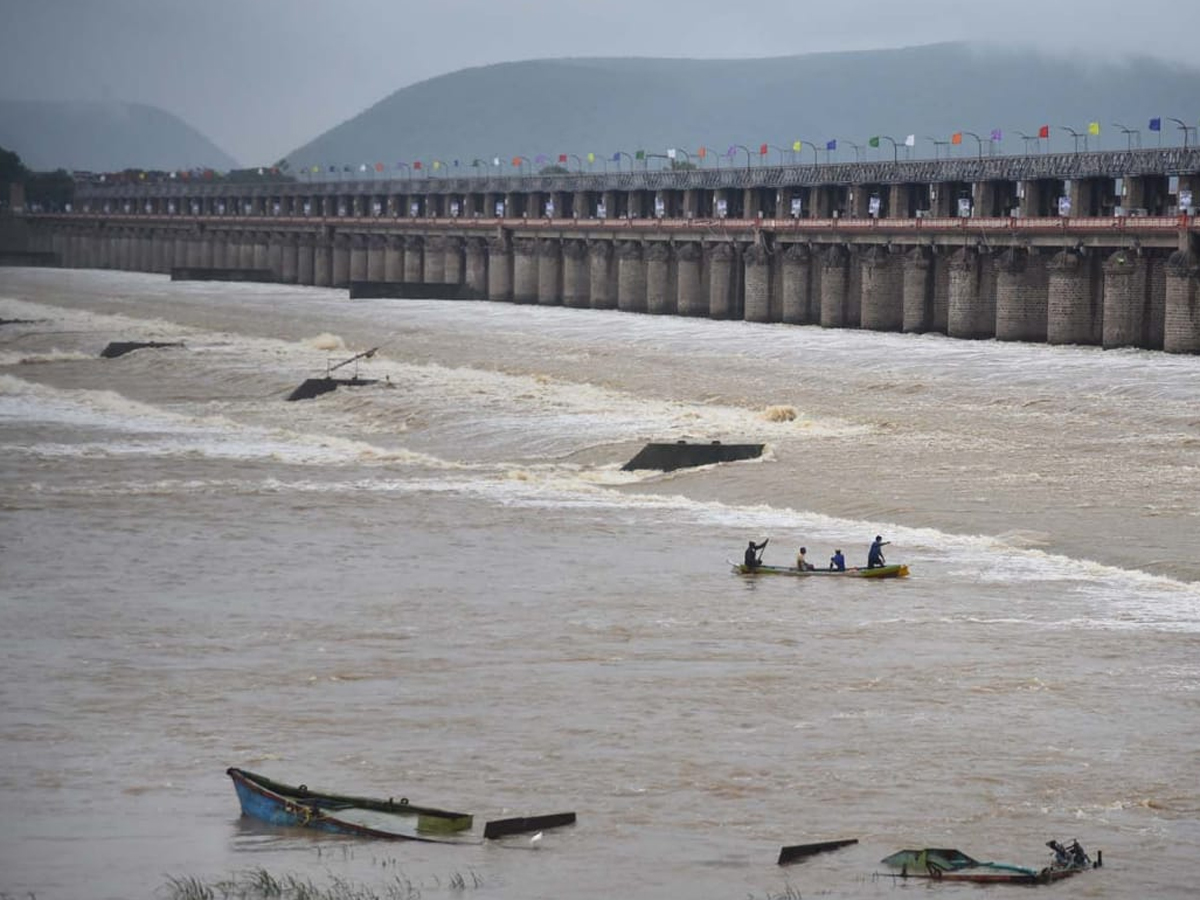 Prakasam Barrage 60 Gates Lifted In Krishna District - Sakshi4