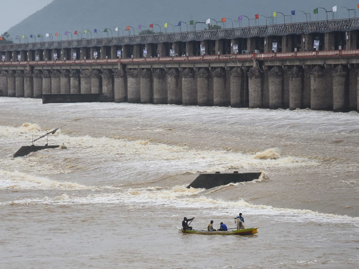 Prakasam Barrage 60 Gates Lifted In Krishna District - Sakshi6