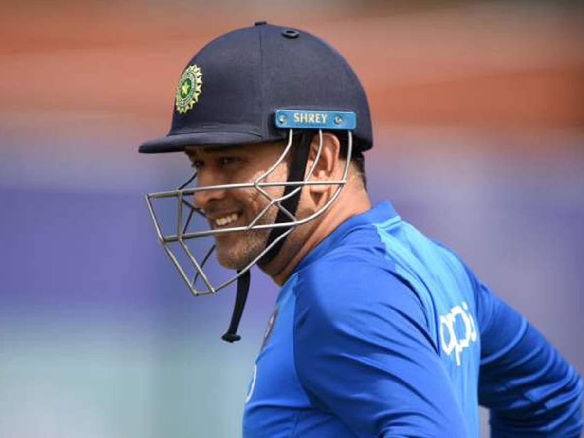 MS Dhoni announces retirement - Sakshi24