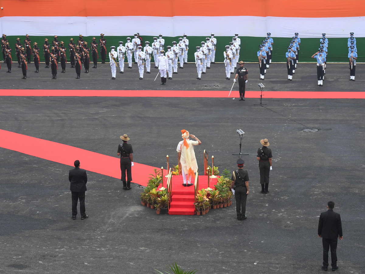 Narendra Modi Hoisted National Flag Errakota Photo Gallery - Sakshi10