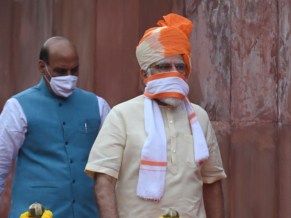 Narendra Modi Hoisted National Flag Errakota Photo Gallery - Sakshi12