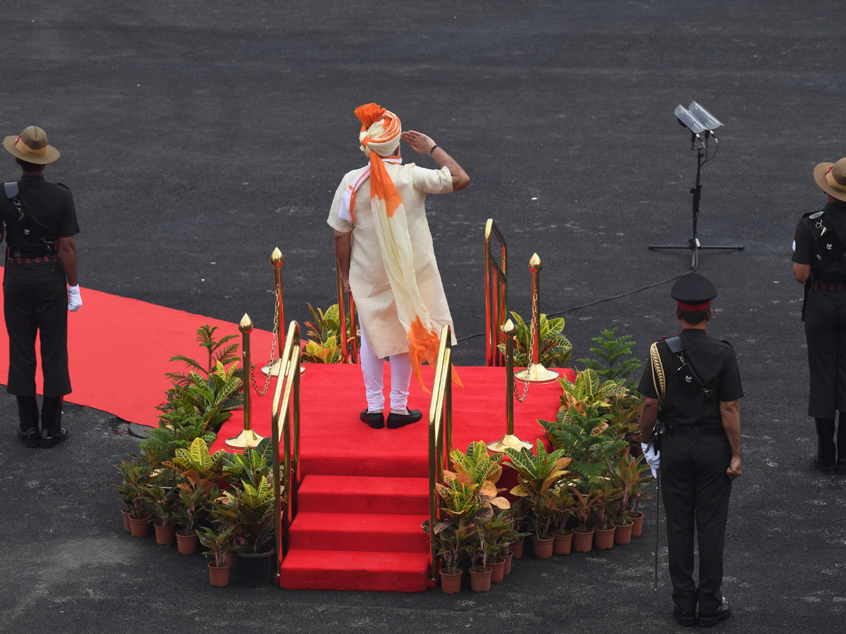 Narendra Modi Hoisted National Flag Errakota Photo Gallery - Sakshi13