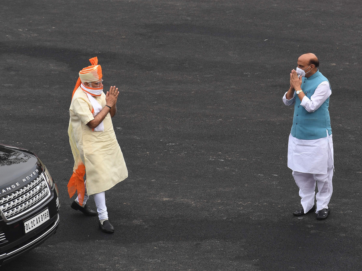 Narendra Modi Hoisted National Flag Errakota Photo Gallery - Sakshi14