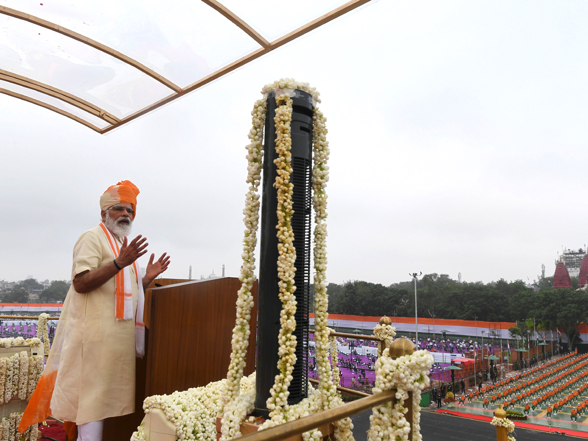 Narendra Modi Hoisted National Flag Errakota Photo Gallery - Sakshi17