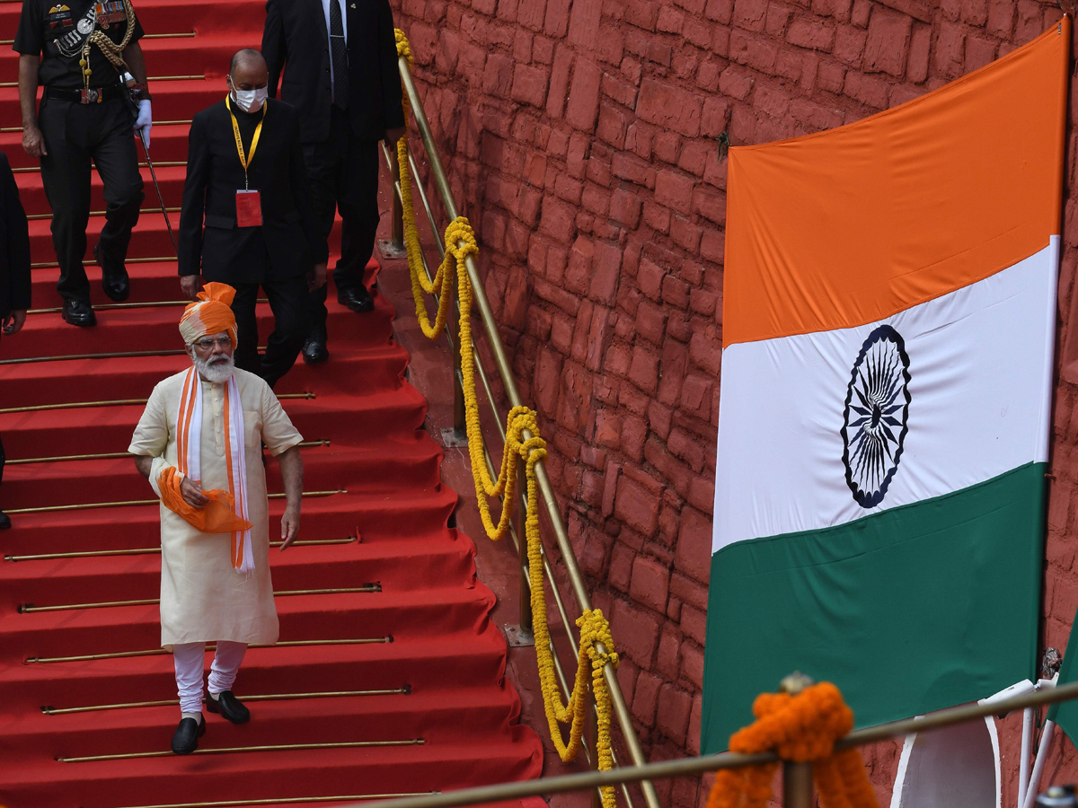 Narendra Modi Hoisted National Flag Errakota Photo Gallery - Sakshi19