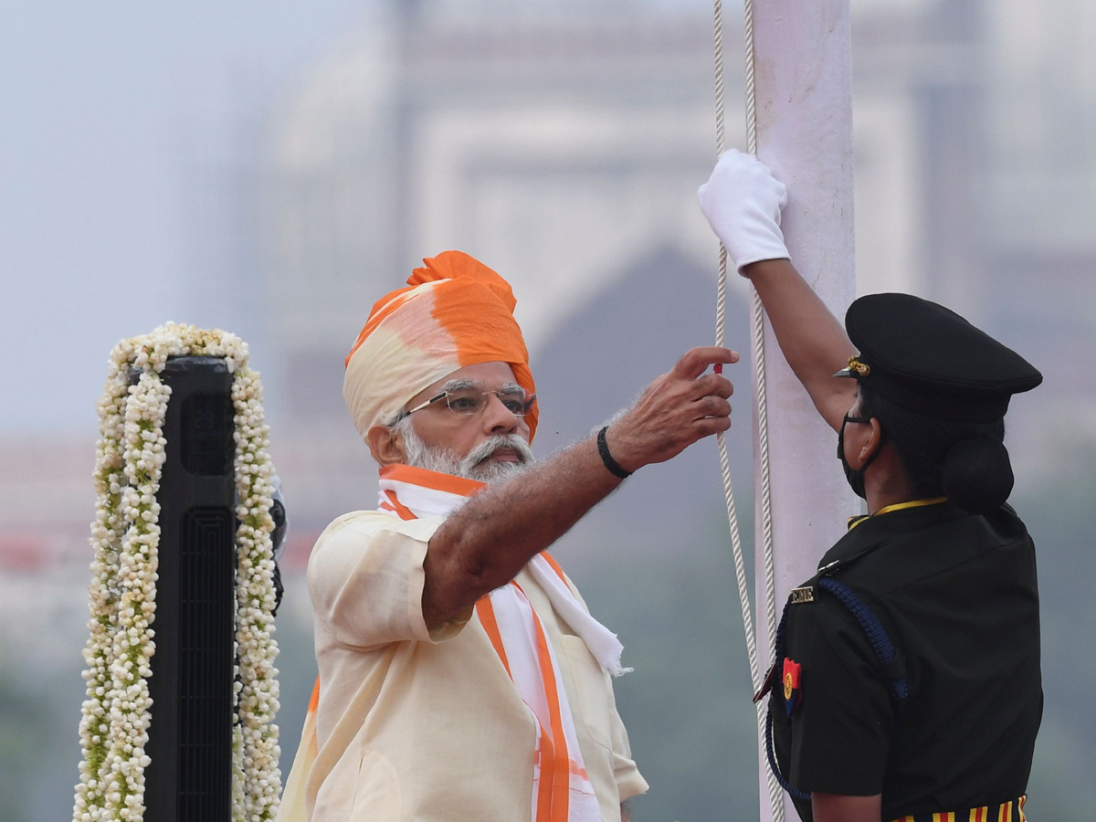 Narendra Modi Hoisted National Flag Errakota Photo Gallery - Sakshi20