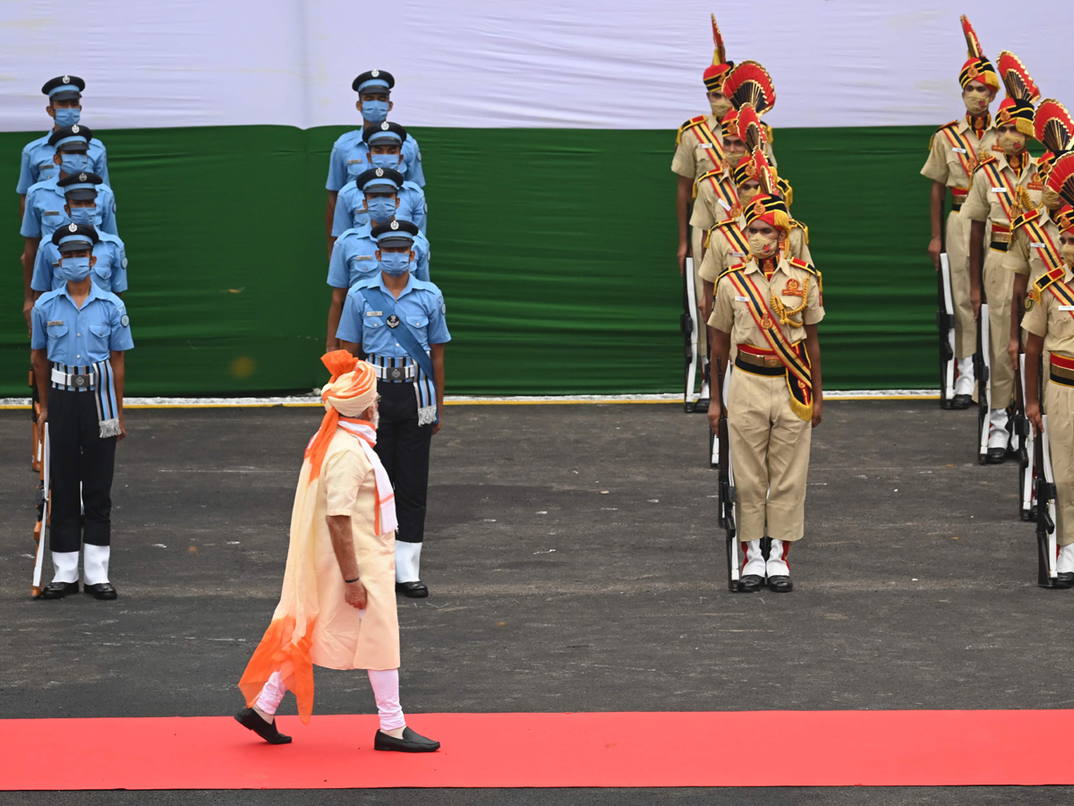 Narendra Modi Hoisted National Flag Errakota Photo Gallery - Sakshi22