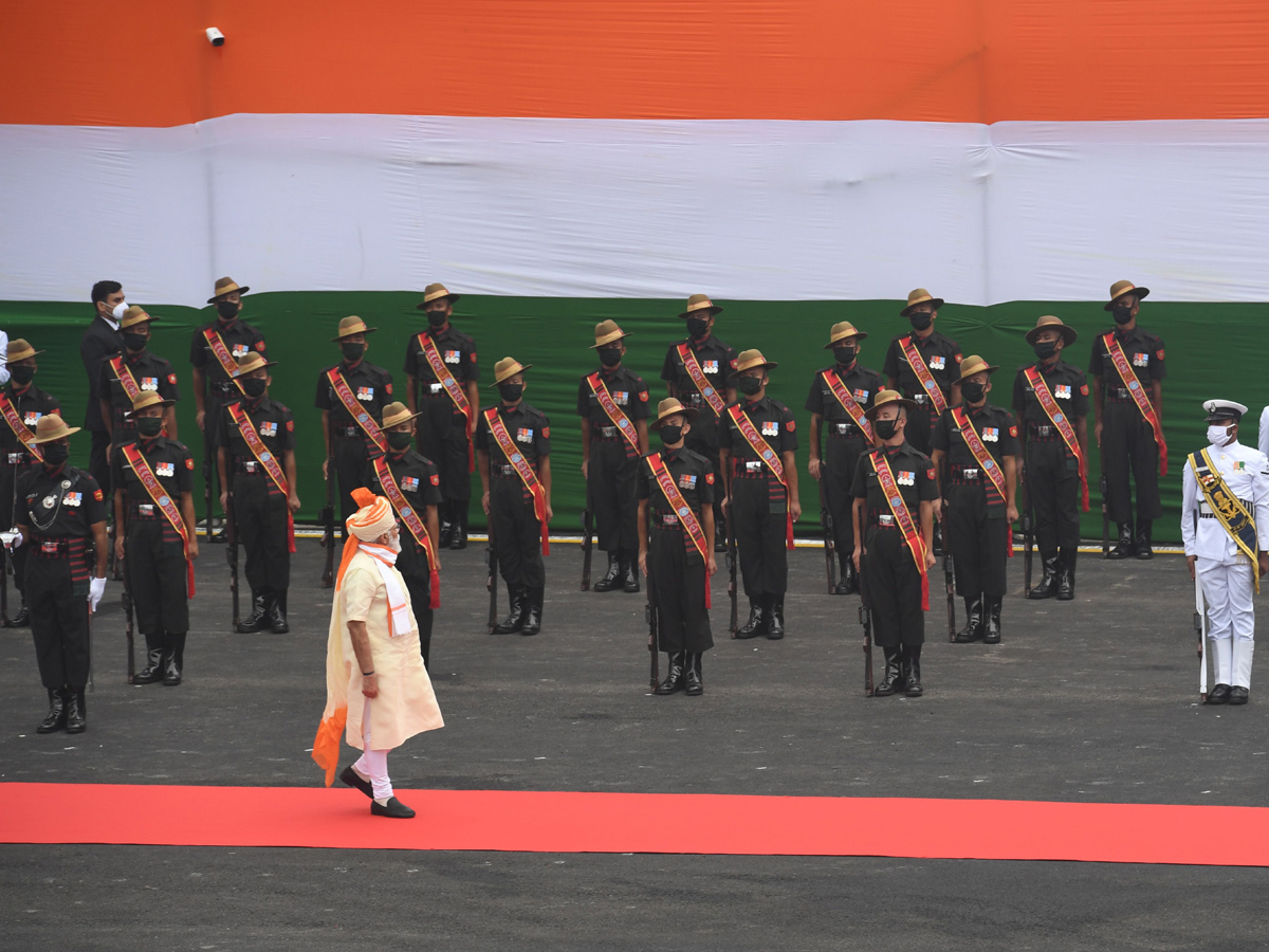 Narendra Modi Hoisted National Flag Errakota Photo Gallery - Sakshi5