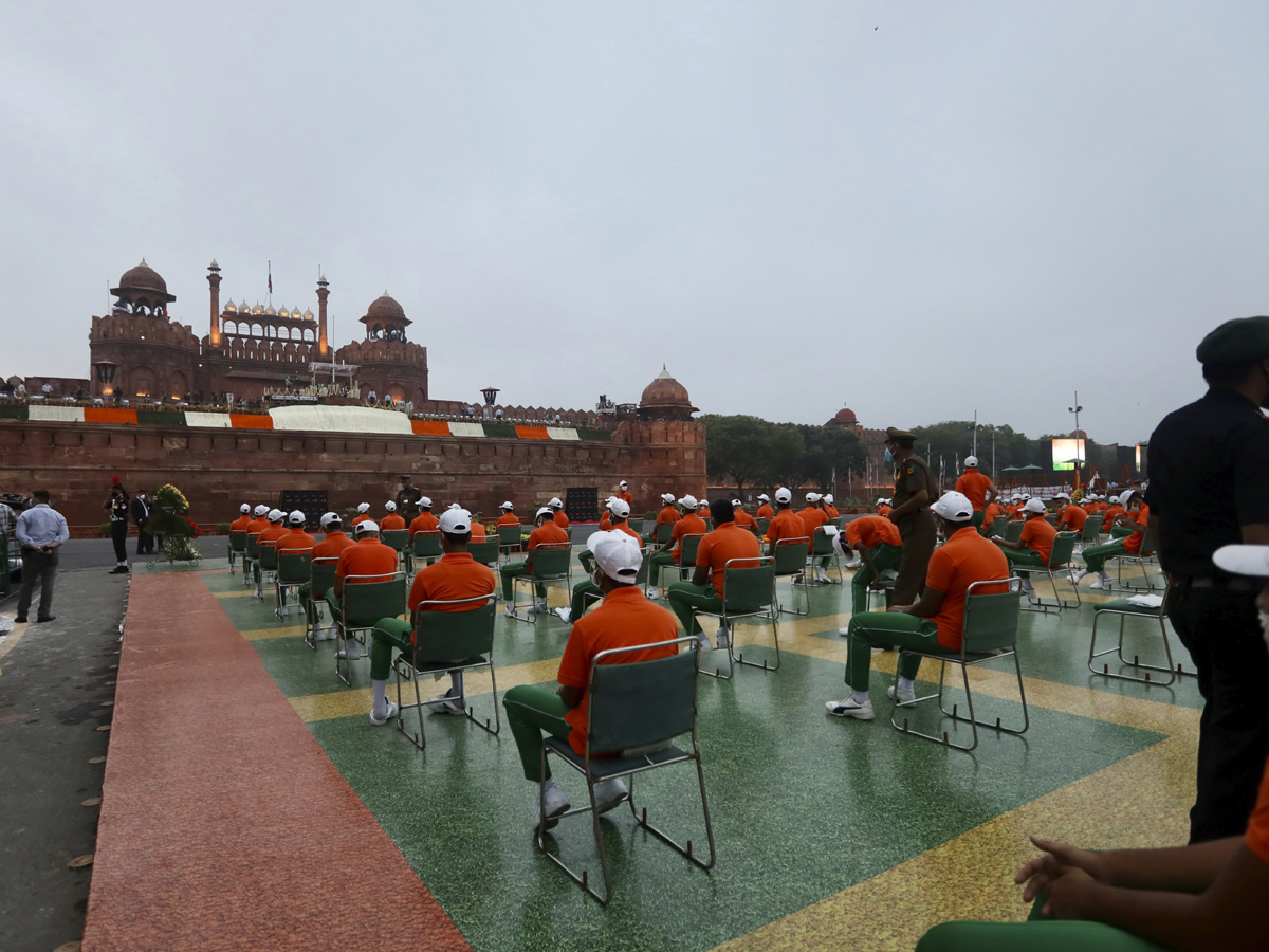 Narendra Modi Hoisted National Flag Errakota Photo Gallery - Sakshi6