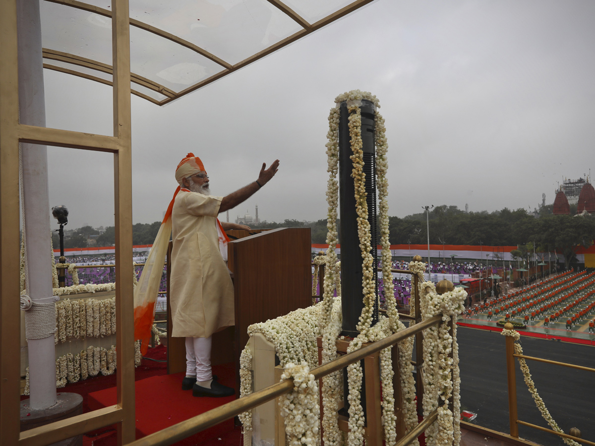 Narendra Modi Hoisted National Flag Errakota Photo Gallery - Sakshi9