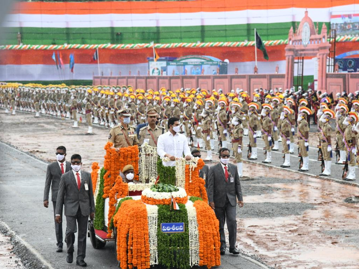 ap cm ys jagan mohan reddy flag hoisting vijayawada Photo Gallery - Sakshi11