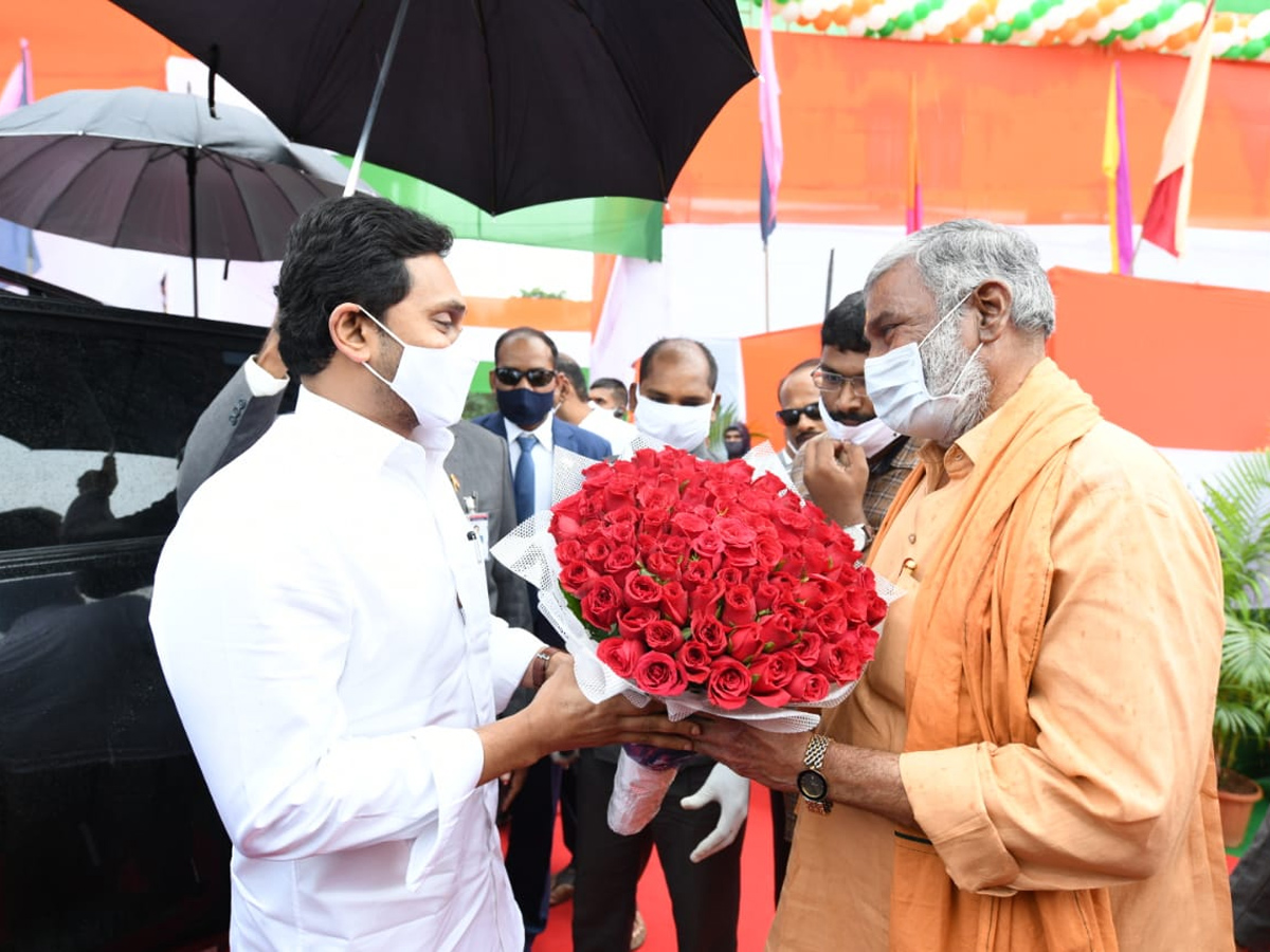 ap cm ys jagan mohan reddy flag hoisting vijayawada Photo Gallery - Sakshi12