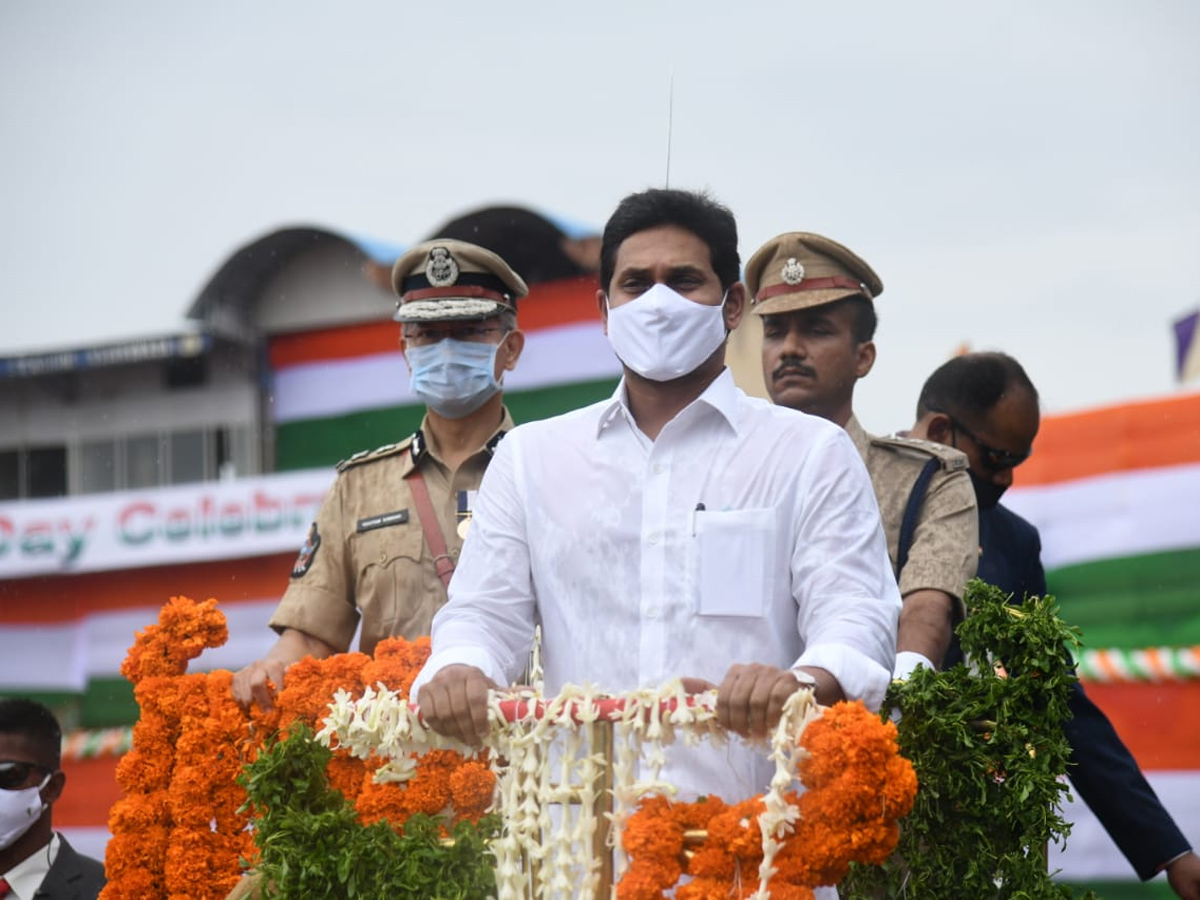 ap cm ys jagan mohan reddy flag hoisting vijayawada Photo Gallery - Sakshi2