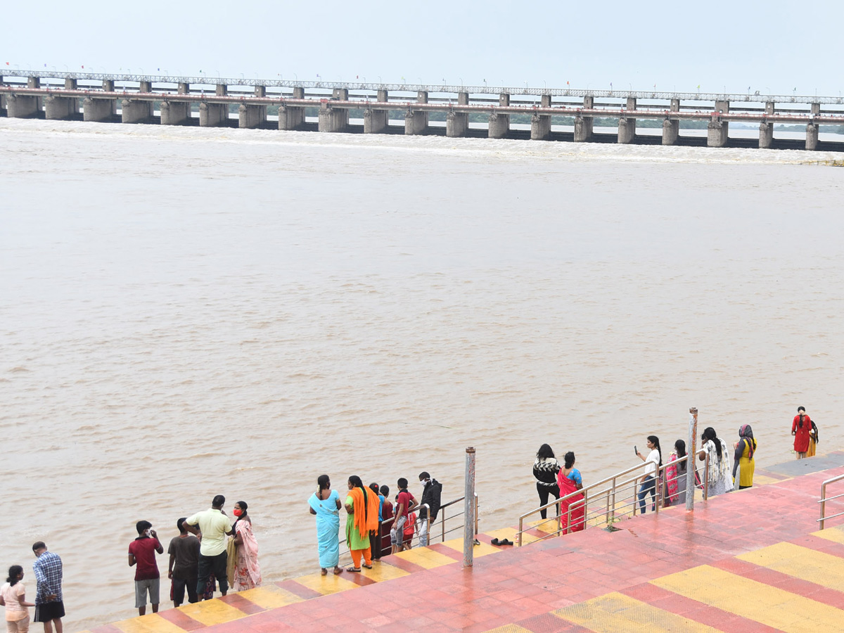 heavy water inflow krishna rivers vijayawada  - Sakshi10